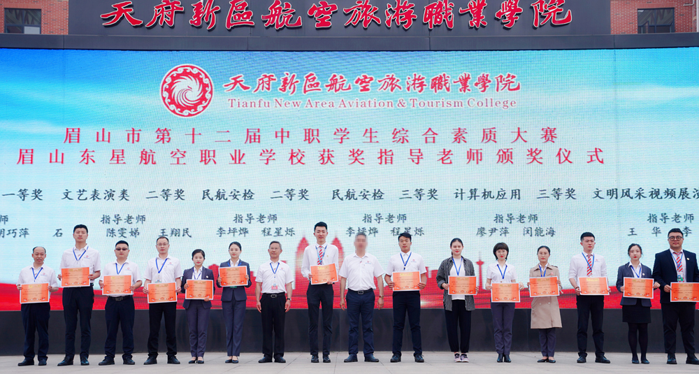 學(xué)院副院長(zhǎng)、職業(yè)學(xué)校黨總支書記魏春霖.jpg
